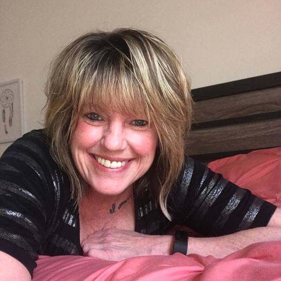 Meet your Posher, Dee - Picture 1 of 1